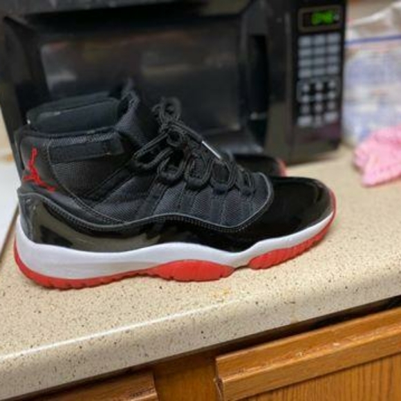Jordan bred 11s - Picture 5 of 6